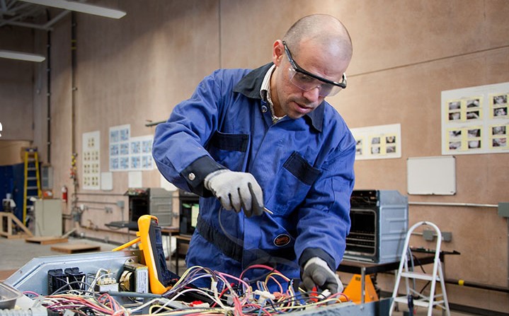 Appliance Service Technician student working in the lab at KPU Tech