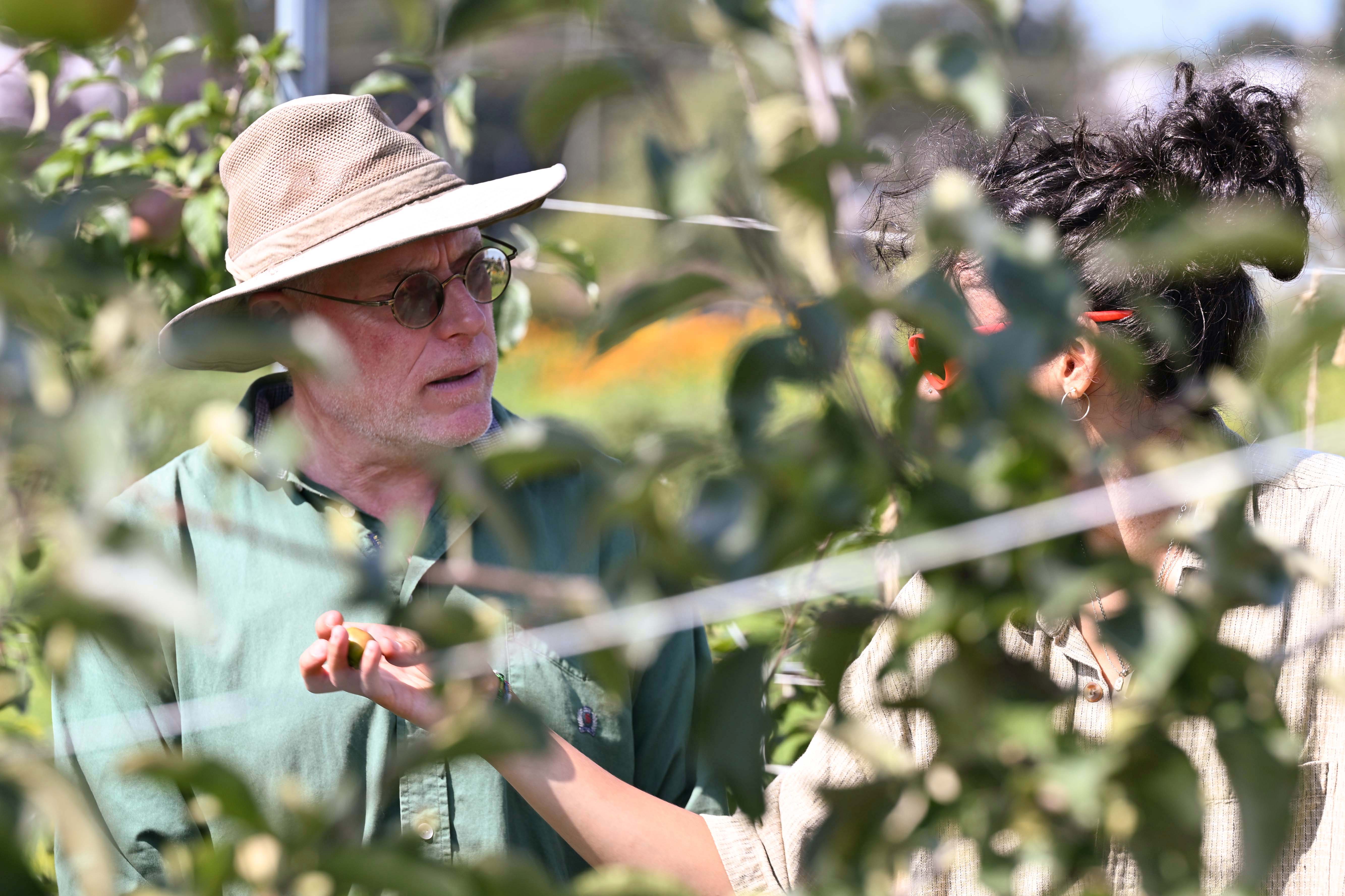 Dr. Michael Bomford speaks to a student in the field at KPU Farm.