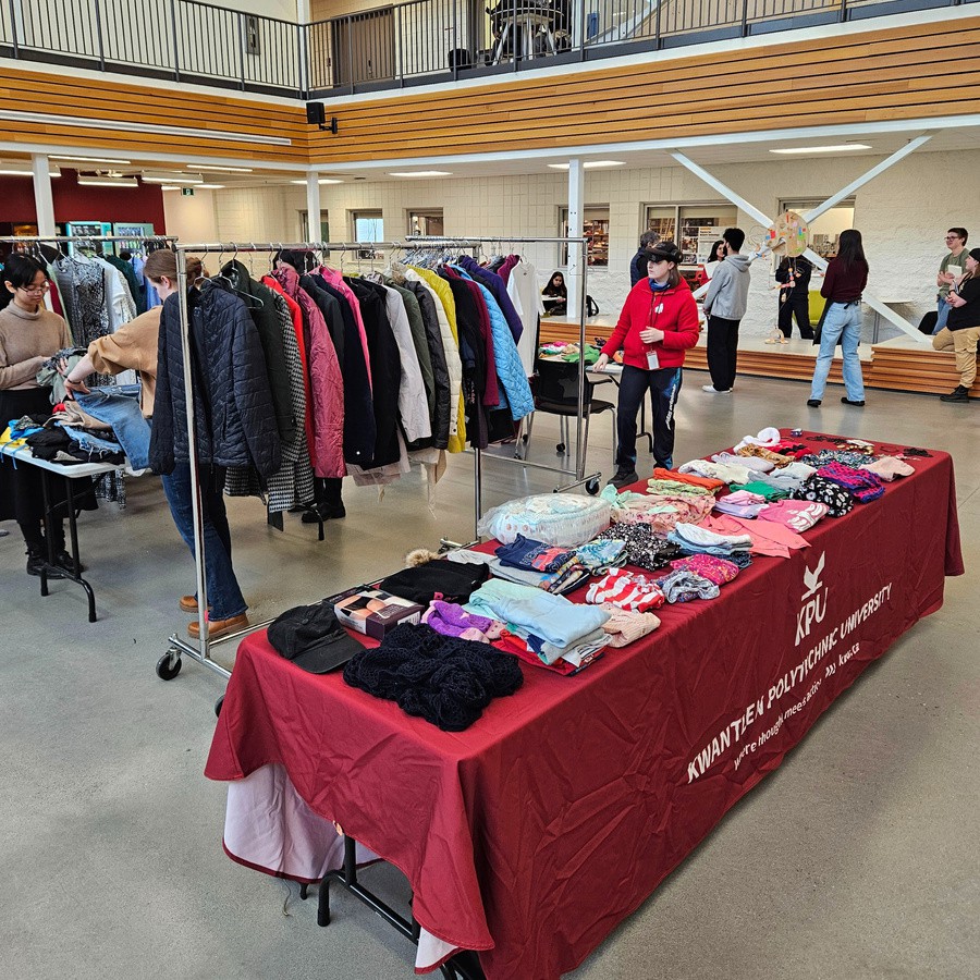 Student Free Clothing Shop_Image2